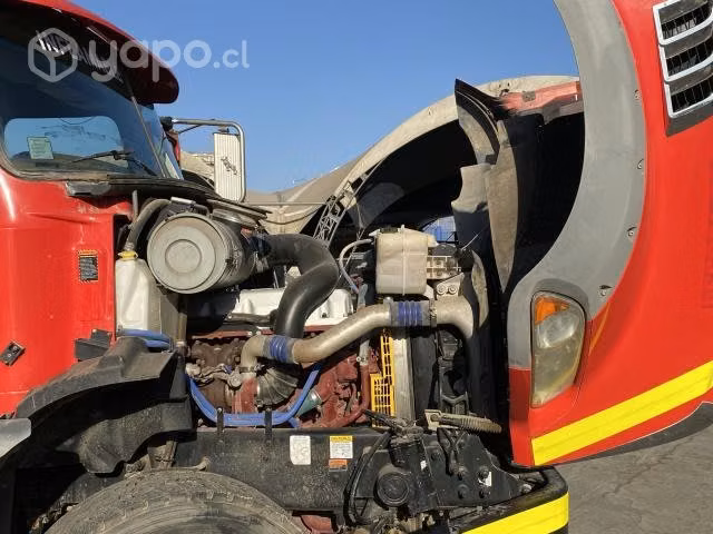 Camión combustible mack GU813 6x4 aut