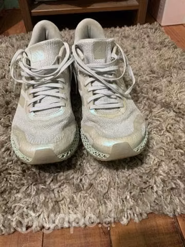 Impecables zapatillas talla 43