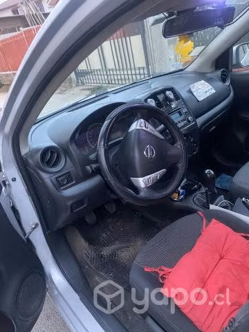 Nissan versa 2016