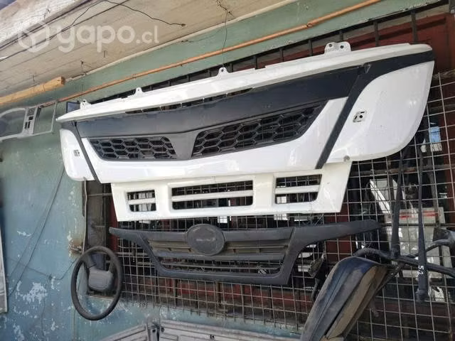 Máscara Mitsubishi Fuso nuevas