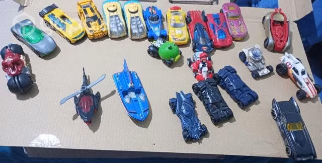 Lote 24 Autos Screen Time, McDonalds, Batman, Star