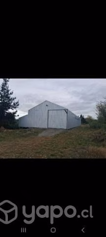 Se arrienda Galpón 460 m2 con oficina y baño.