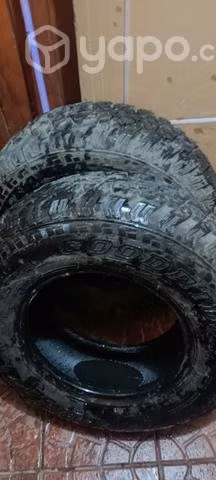 Neumáticos Goodride 235 75 15, con clavos y caluga