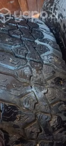 Neumáticos Goodride 235 75 15, con clavos y caluga