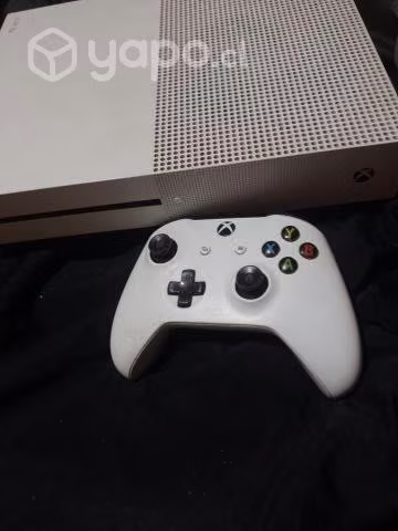 Xbox s + resident evil 2 remake conversable
