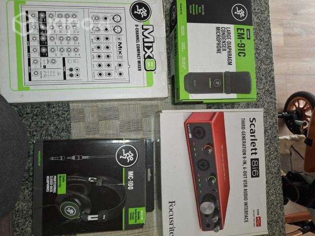 Mini estudio FOCUSRITE y MACKIE - Imagen 3