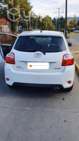 Se vende TOYOTA AURIS 2011