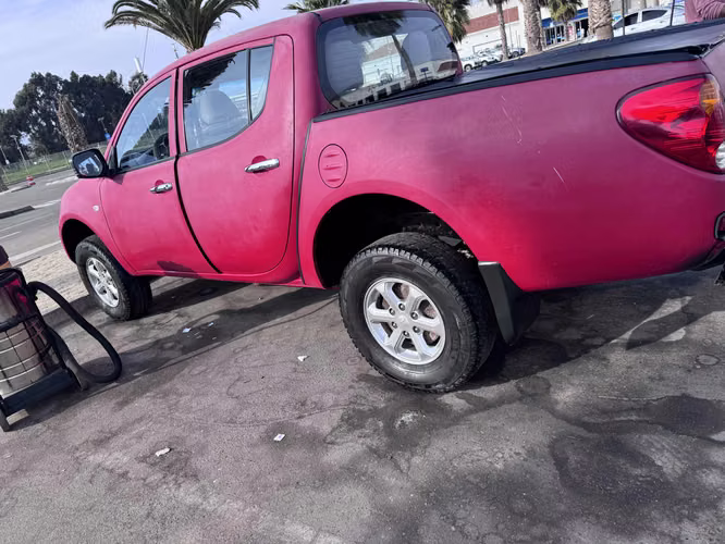 Mitsubishi l200 2013