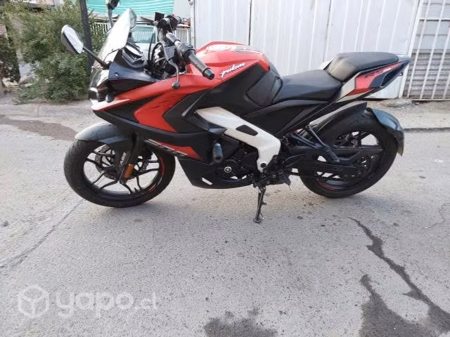 Bajaj pulsar rs 200