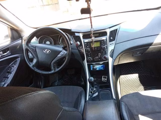 Hyundai sonata 2011