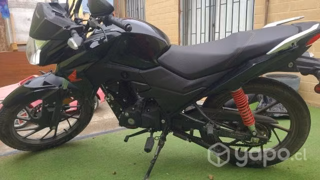Se vende por apuro, regalo 2 cascos seminuevos