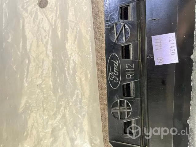 Molduta Pilar puerta FORD EDGE 2019 ORIGINAL - Imagen 3