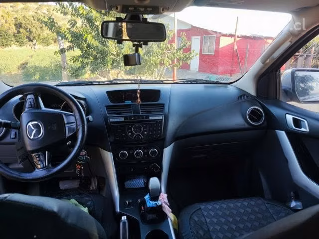 Mazda BT50, año 2014 - Imagen 3