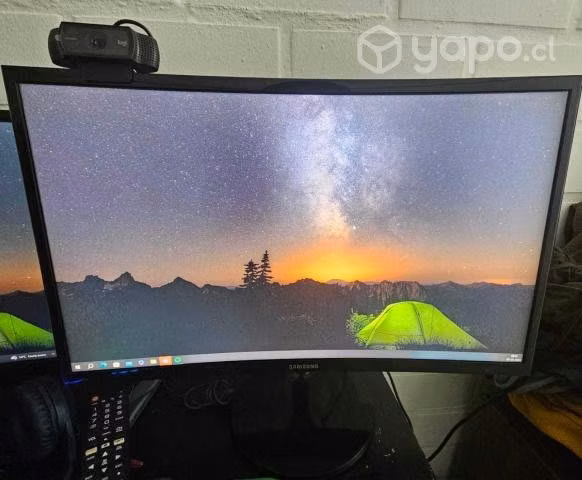 Pc gamer y 2 monitores y teclado