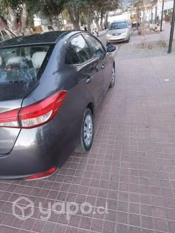 Vendo toyota yaris sedan