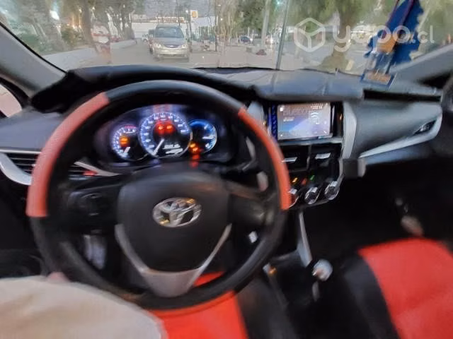 Vendo toyota yaris sedan