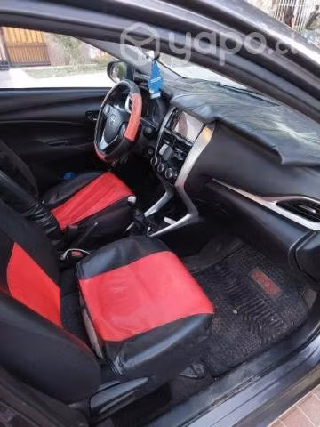 Vendo toyota yaris sedan
