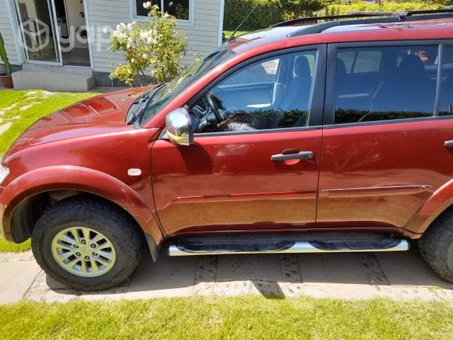 Mitsubishi montero sport 2015