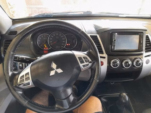 Mitsubishi montero sport 2015