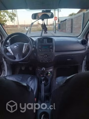 Nissan Versa Año 2015