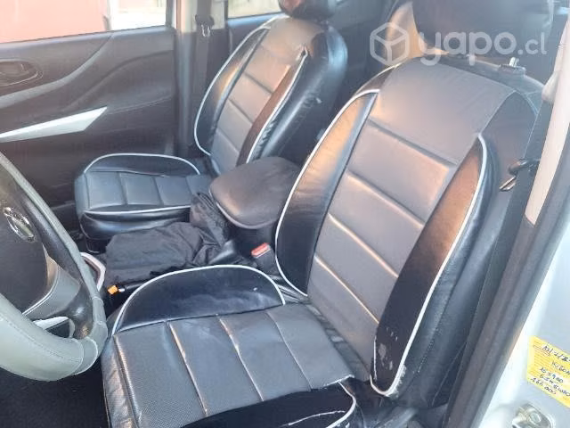 Camioneta NP300 de uso particular - Imagen 4