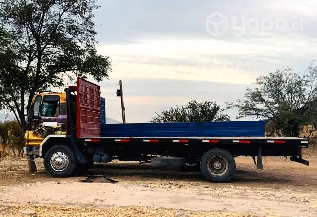 Camión Ford Cargo 1516