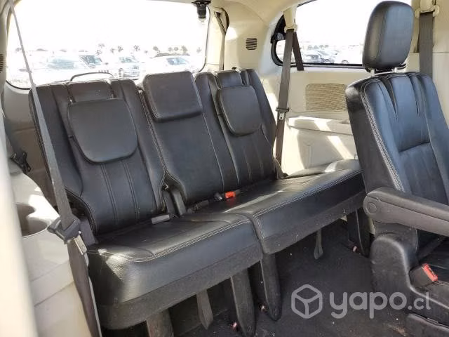 Chrysler town country 2016