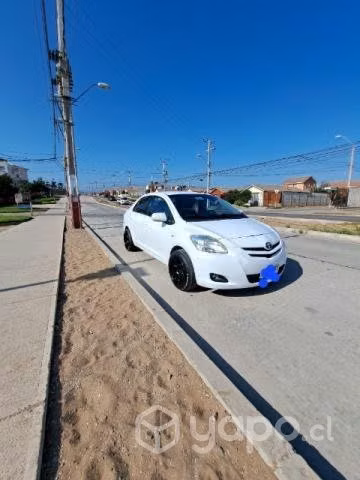 Vendo toyota yaris