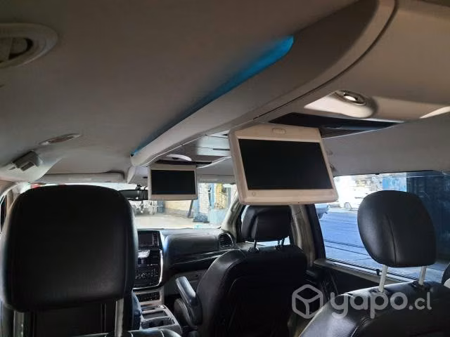 Chrysler town country 2012