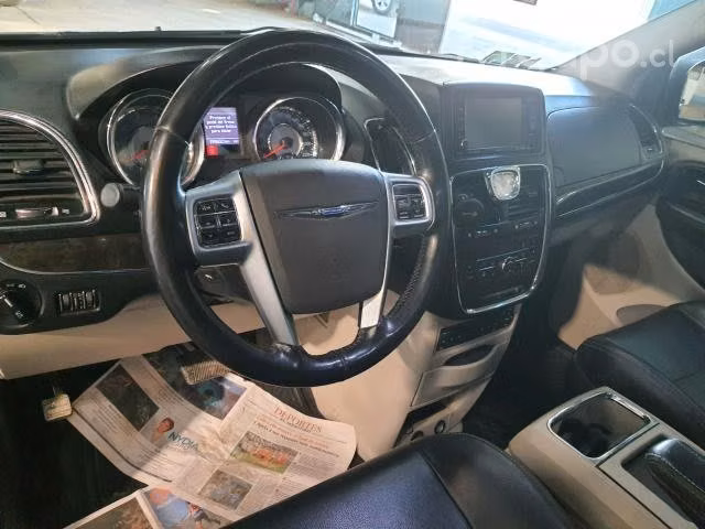 Chrysler town country 2012