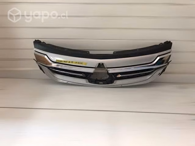 Máscara Mitsubishi Montero sport 2016-2019