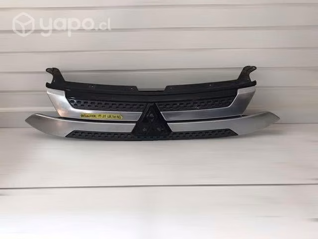 Máscara Mitsubishi outlander 2019-2021