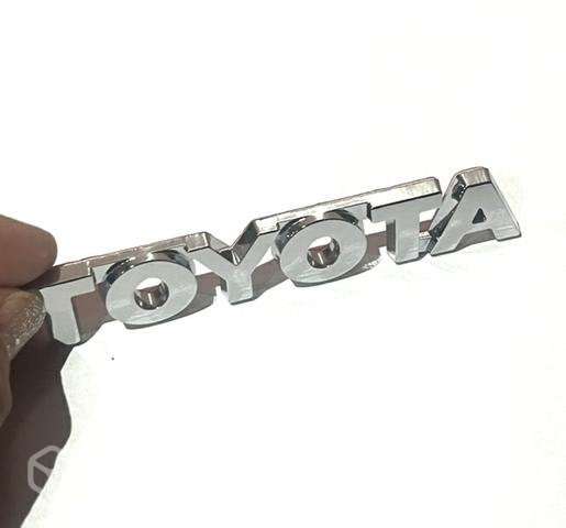 Logo metálico auto Toyota - Imagen 2