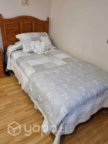 Cama de plaza y media Rosen con respaldo y ropa