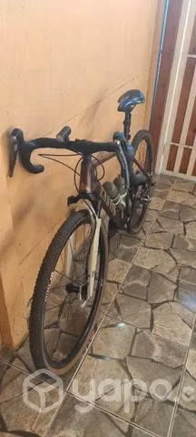 Bicicleta gravel Canyon grizl CF SL 8 con suspensi