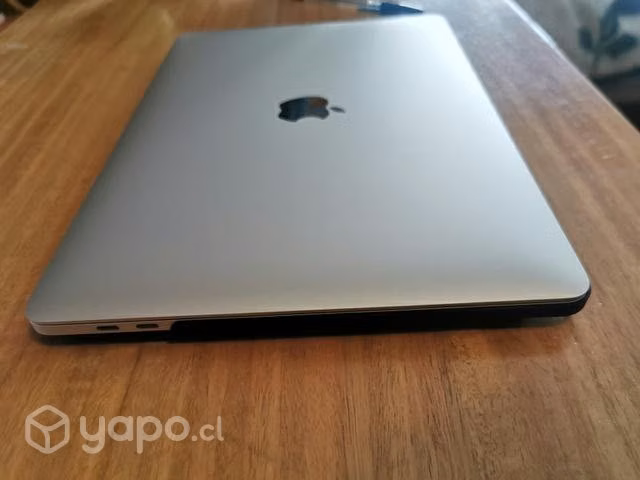 MacBook Pro 13 chip M1, 8 gb RAM, 256 gb SSD