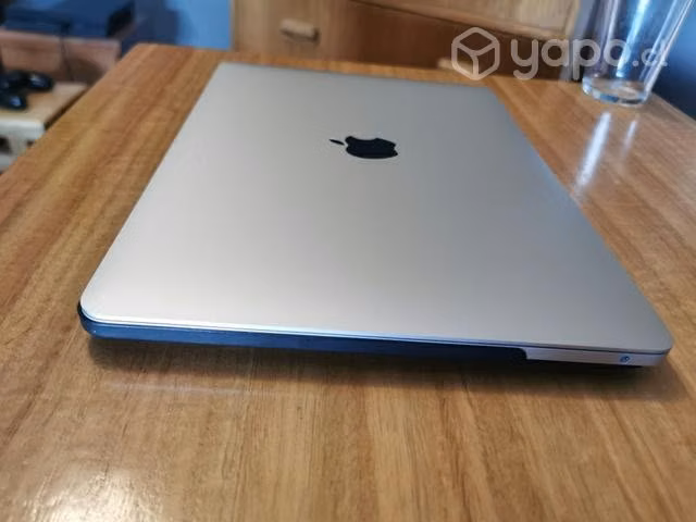MacBook Pro 13 chip M1, 8 gb RAM, 256 gb SSD
