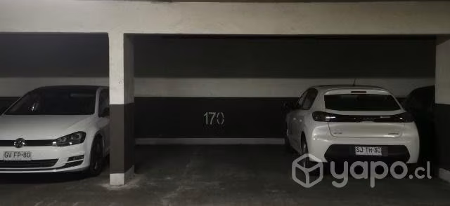 Estacionamiento subterraneo ingreso control remoto