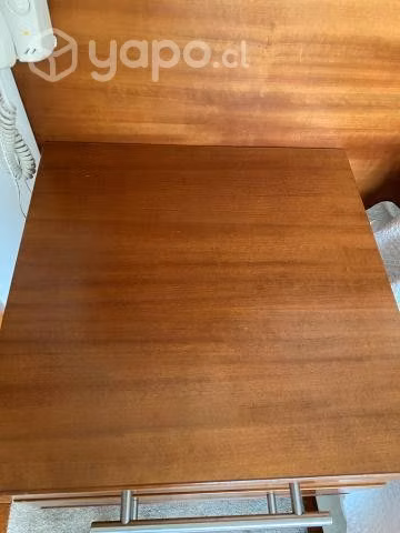 Respaldo de cama flotante con veladores