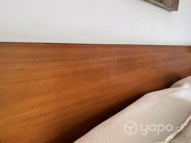 Respaldo de cama flotante con veladores
