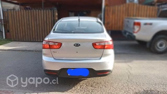 2015 Kia Río Automático - Imagen 3