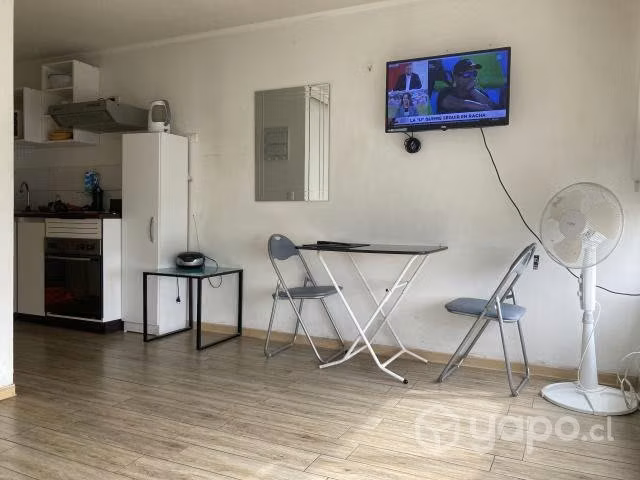 Arriendo Home Studio 24 semi amoblado Est. Central