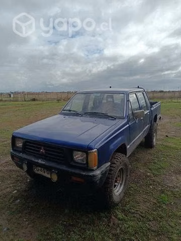 Se vende camioneta Mitsubishi L200 año 1997