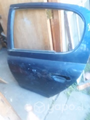Puerta izquierda trasera toyota yaris sport 2002