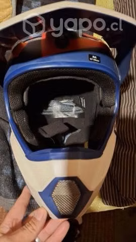 Casco marca fox