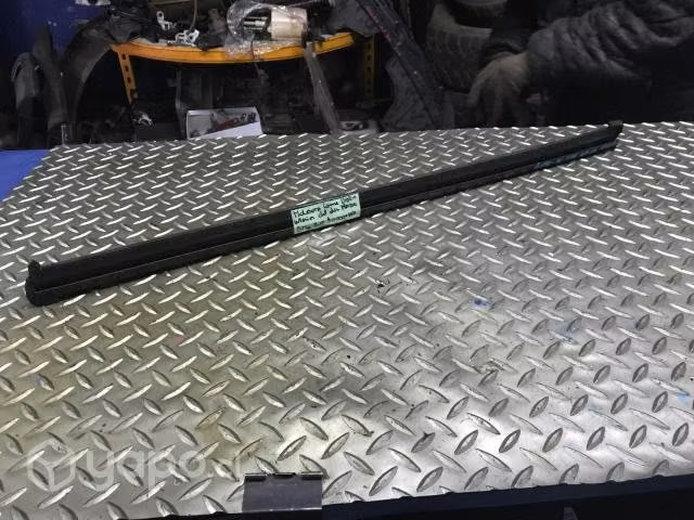 Moldura interior lame vidrio del der BT50 2013-20