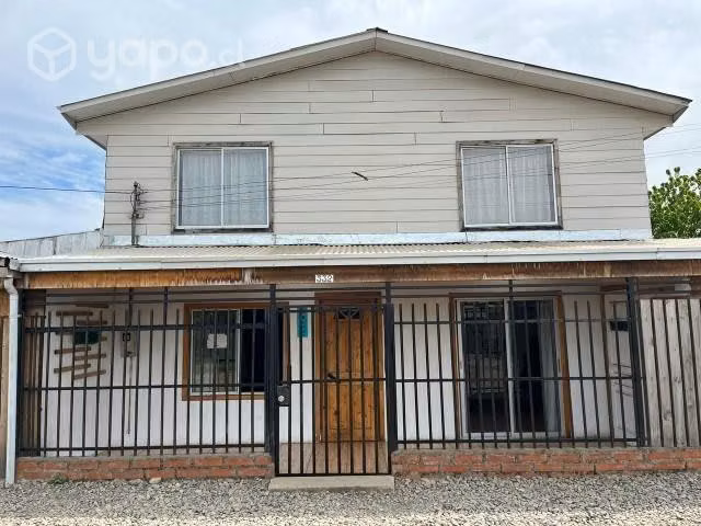 Se vende propiedad con 2 casas y local comercial