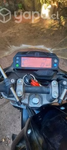 Moto Yamaha FZN150 (2 cascos incluidos)