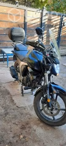 Moto Yamaha FZN150 (2 cascos incluidos)