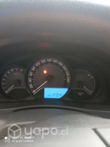 Venta de auto Toyota auris año 2015 por cambio